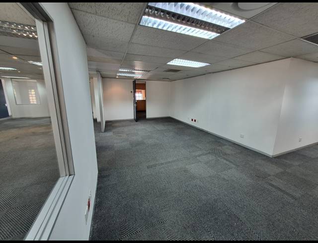 605M² OFFICE TO LET IN SUNNINGHILL